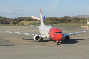 LN-KHA (29100) 1998 Boeing 737-31S WL