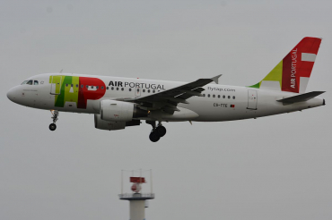 CS-TTE (821) 1998 Airbus A319-111