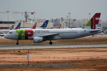 CS-TNM (1799) 2002 Airbus A320-214