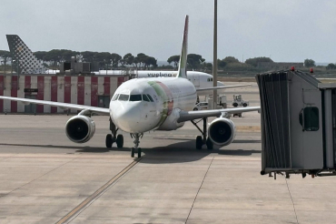 CS-TNS (4021) 2009 Airbus A320-214(WL)