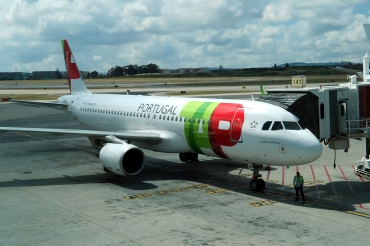 CS-TNS (4021) 2009 Airbus A320-214(WL)