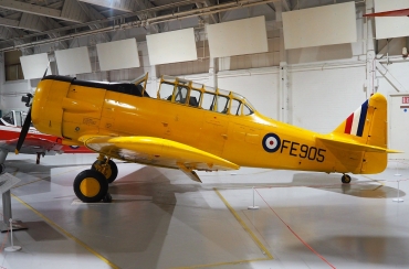 FE905 (14-639) 1943 North American AT-6B Texan