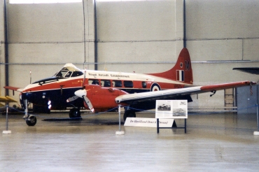 VP975 (04255) 1948 De Havilland DH-104 Devon C2