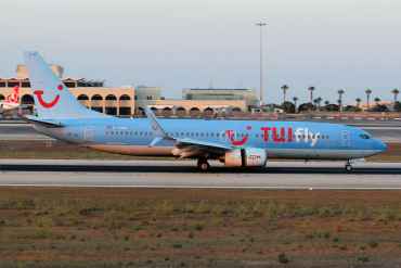G-TUKO (37259) 2011 Boeing 737-8K5(WL)
