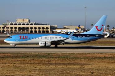 G-TUKO (37259) 2011 Boeing 737-8K5(WL)