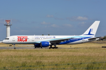 D4-CBP (30045) 2001 Boeing 757-2Q8