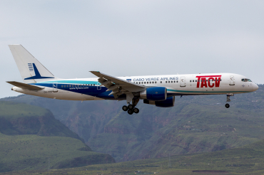 D4-CBP (30045) 2001 Boeing 757-2Q8