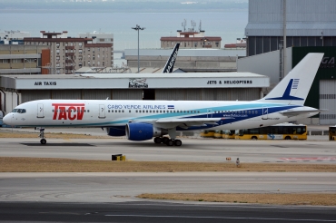 D4-CBP (30045) 2001 Boeing 757-2Q8