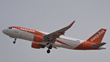 OE-IZH (6892) 2015 Airbus A320-214 WL