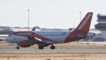 OE-LQM (3824) 2009 Airbus A319-111