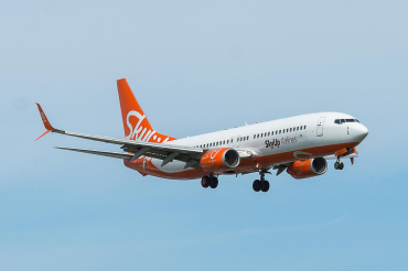 UR-SQB (40153) 2013 Boeing 737-8H6(WL)