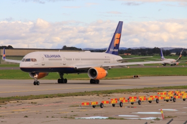 TF-FIS (26245) 1994 Boeing 757-256