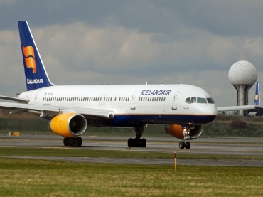 TF-FIP (30423) 2000 Boeing 757-208(WL)