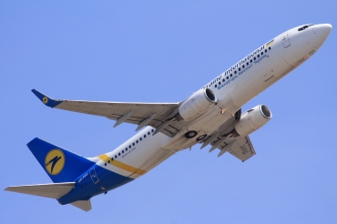UR-PSG (29038) 1999 Boeing 737-85R(WL)