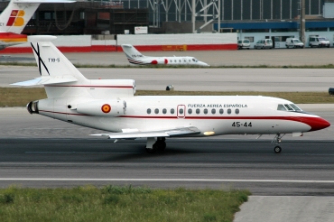 T18-5 / 45-44 1989 Dassault Falcon 900B