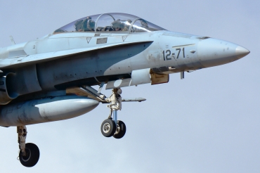 CE.15-08 / 12-71 McDonnell Douglas EF-18B Hornet