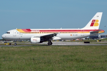 EC-IZH (2225) 2004 Airbus A320-214