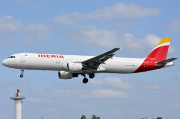 EC-IXD (2220) 2004 Airbus A321-211