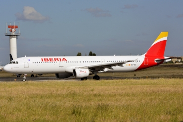 EC-IXD (2220) 2004 Airbus A321-211