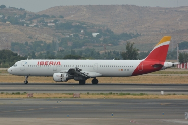 EC-IGK (1572) 2001 Airbus A321-211