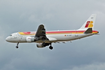 EC-HDT (1119) 1999 Airbus A320-214