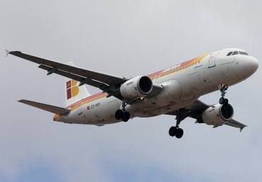 EC-HUK (1318) 2000 Airbus A320-214