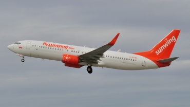 C-FYJD (41807) 2015 Boeing 737-8Q8(WL)