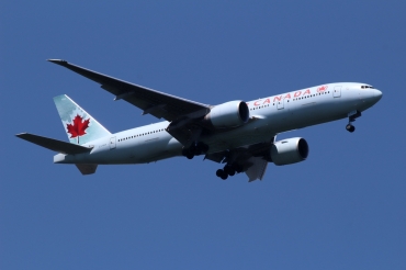 C-FIUF (cn 35243) Boeing 777-233LR