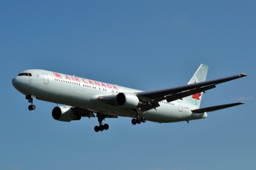 C-FMWQ (25584) 1995 Boeing 767-333(ER)