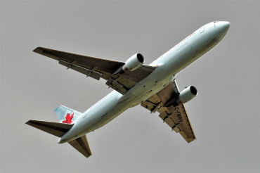 C-FMWV (25586) 1995 Boeing 767-333(ER)