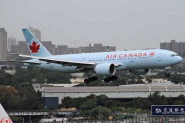 C-FIUA (cn 35239) Boeing 777-233LR