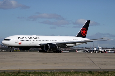 C-FNNH (cn 35247) Boeing 777-233LR