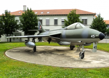 J-4045 (41H-697412) Hawker Hunter F58