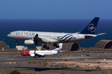 EC-LNH (551) 2003 Airbus A330-243