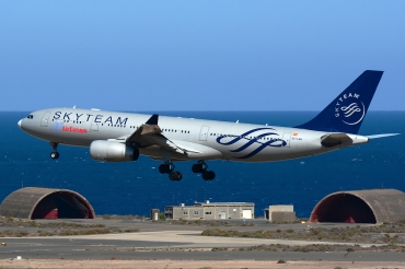 EC-LNH (551) 2003 Airbus A330-243