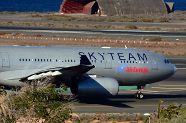 EC-LNH (551) 2003 Airbus A330-243