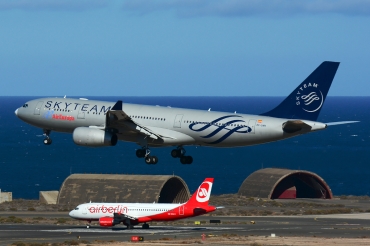 EC-LNH (551) 2003 Airbus A330-243
