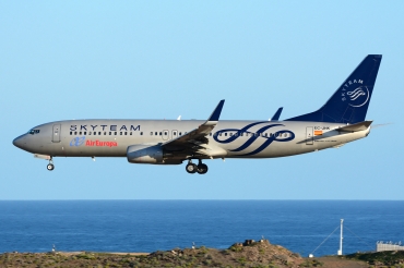 EC-JHK (33975) 2005 Boeing 737-85P(WL)