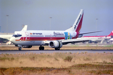EC-FKJ (23749) 1987 Boeing 737-3Y0