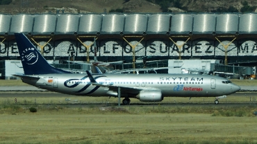EC-JHK (33975) 2005 Boeing 737-85P(WL)