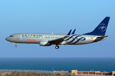 EC-JHK (33975) 2005 Boeing 737-85P(WL)
