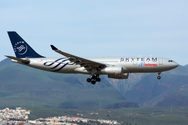 EC-LNH (551) 2003 Airbus A330-243