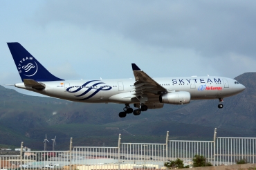 EC-LNH (551) 2003 Airbus A330-243