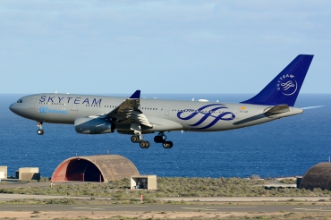 EC-LQP (526) 2003 Airbus A330-243