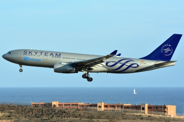EC-LQP (526) 2003 Airbus A330-243