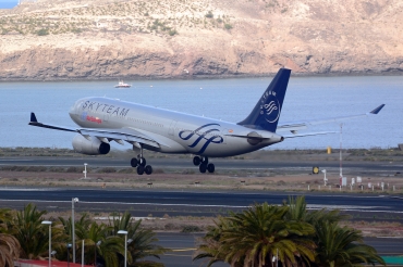 EC-LNH (551) 2003 Airbus A330-243