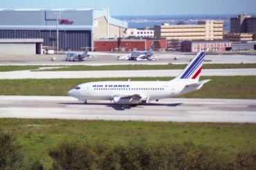 F-GBYI (cn 23008) Boeing 737-228Adv