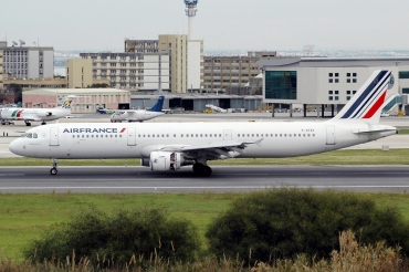 F-GTAY (4251) 2010 Airbus A321-212