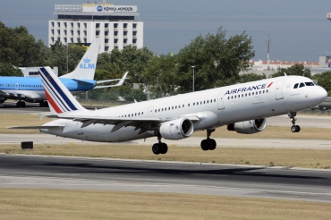 F-GTAY (4251) 2010 Airbus A321-212