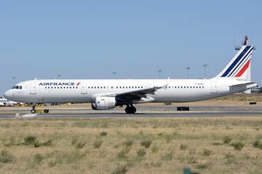F-GTAY (4251) 2010 Airbus A321-212